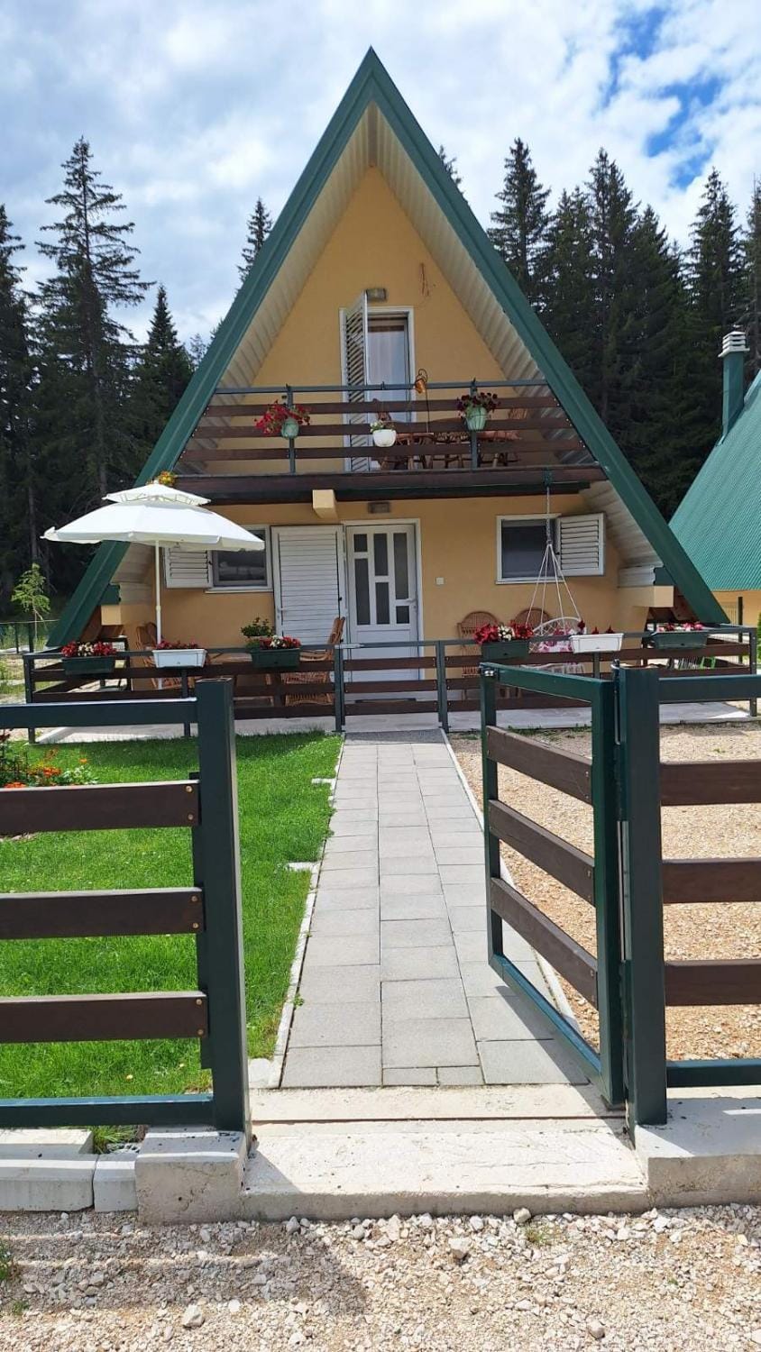 Vikendica Pine House in Montenegro
