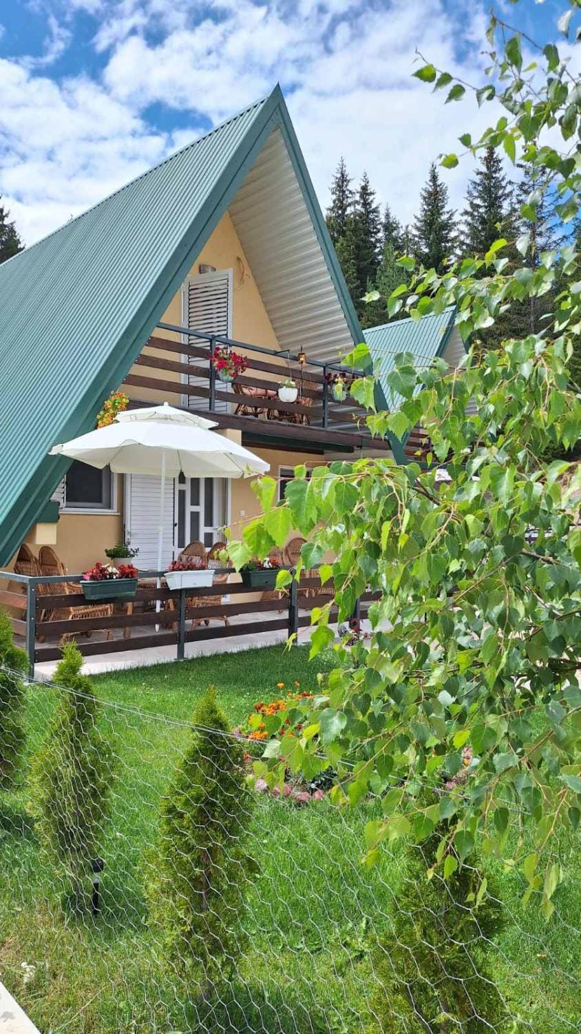 Vikendica Pine House in Montenegro