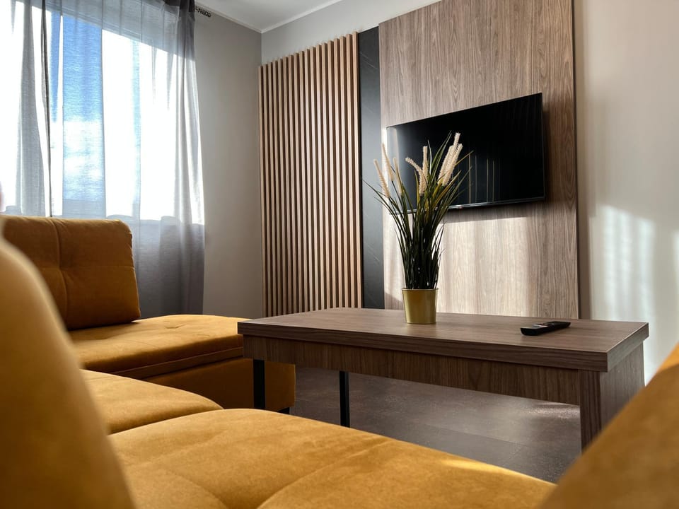 Communal lounge/ TV room, TV and multimedia, Living room, Seating area