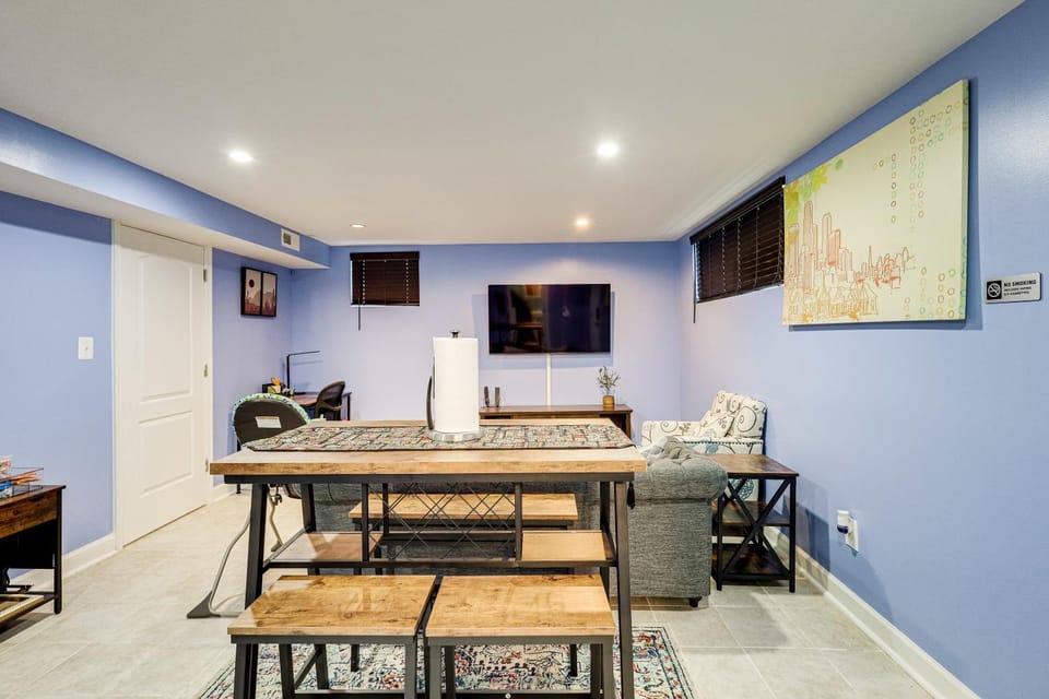 TV and multimedia, Living room, Seating area, Dining area