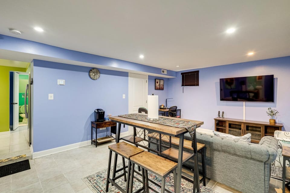 Communal lounge/ TV room, TV and multimedia, Living room, Seating area
