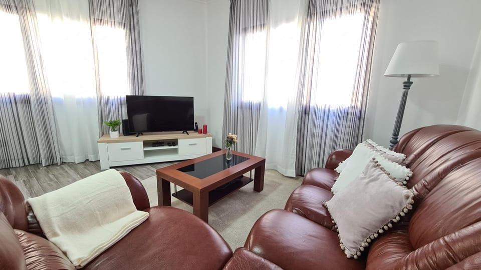 Communal lounge/ TV room, TV and multimedia, Living room, Seating area