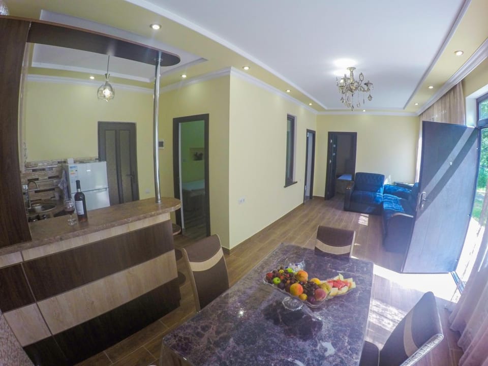 Kitchen or kitchenette, Seating area