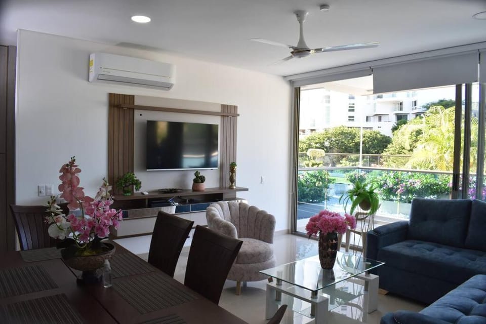Communal lounge/ TV room, TV and multimedia, Living room, Seating area, fireplace, air conditioner