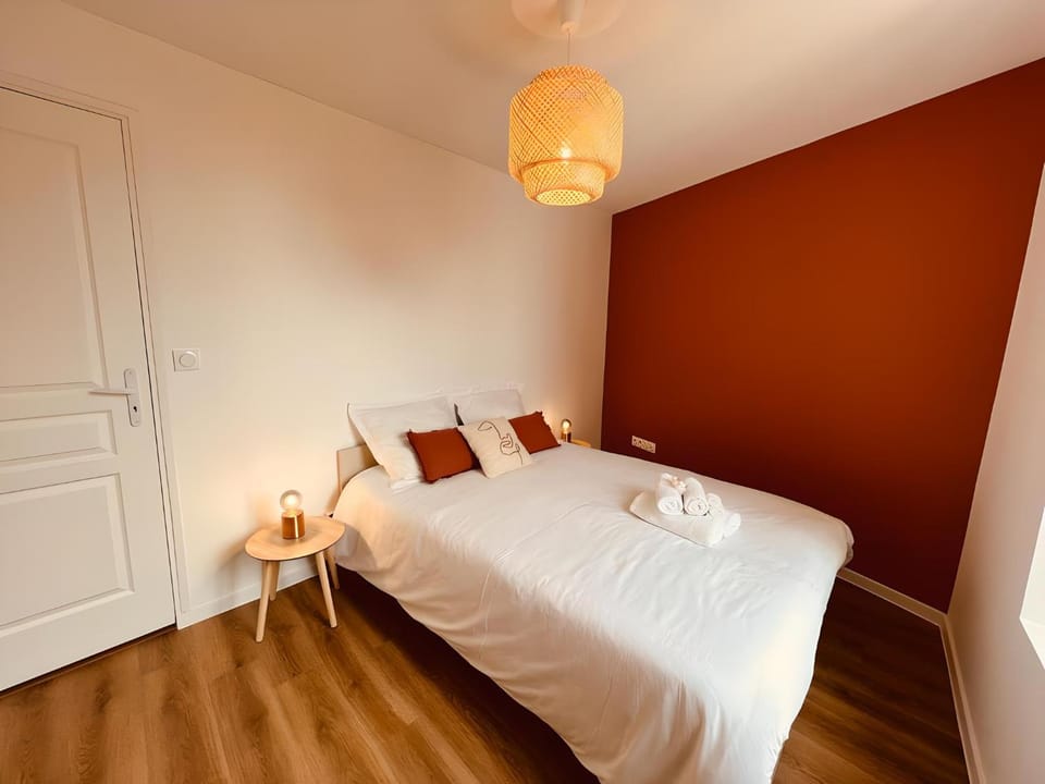 Bed, Photo of the whole room, Bedroom