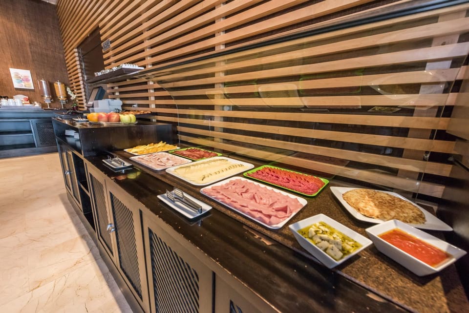 Restaurant/places to eat, Food and drinks