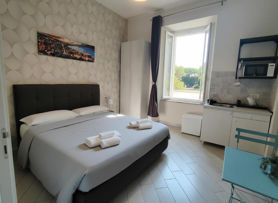 Kitchen or kitchenette, Bedroom, Inner courtyard view