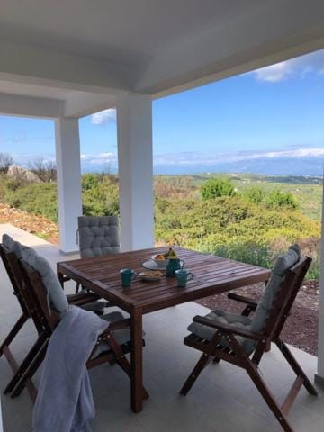 Patio, Natural landscape, View (from property/room), Balcony/Terrace, Seating area, Sea view