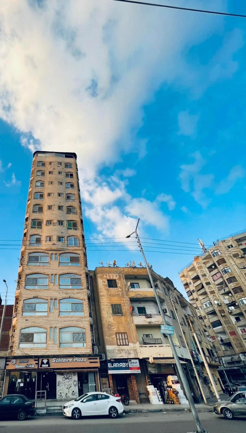 Property building, Day, Neighbourhood, City view, Street view, Location, Parking