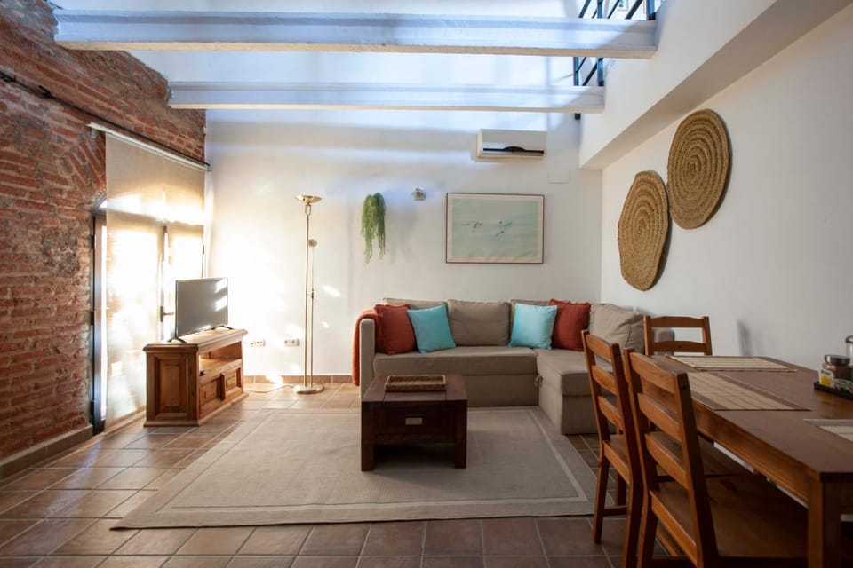 TV and multimedia, Living room, Seating area, Dining area