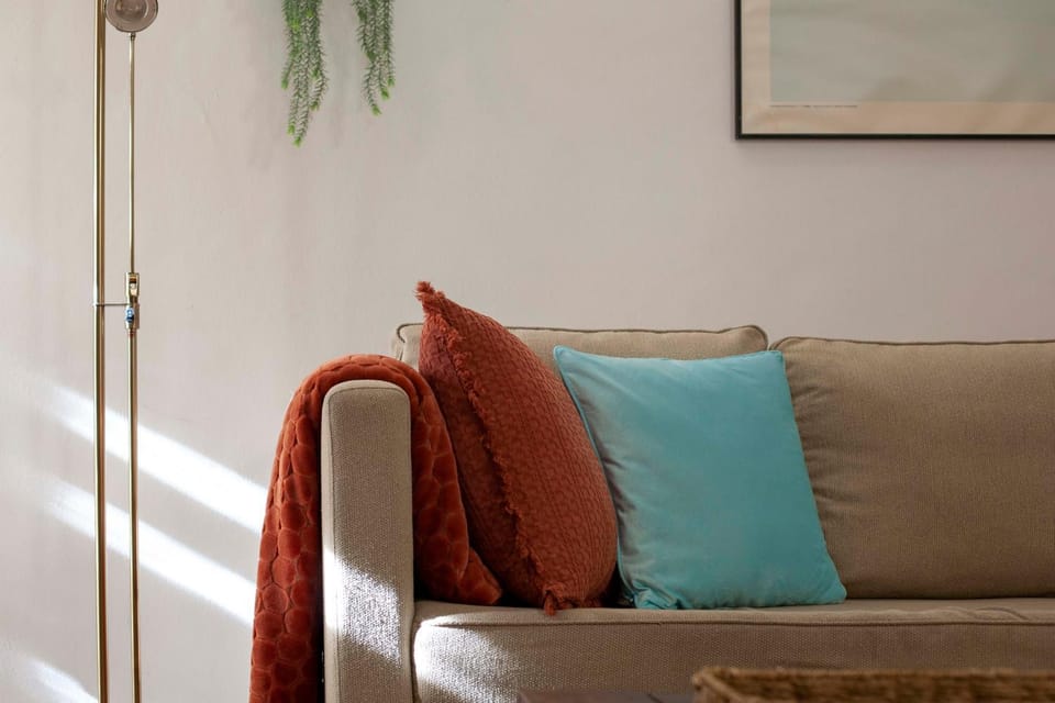 Living room, Lounge or bar, Seating area, air conditioner