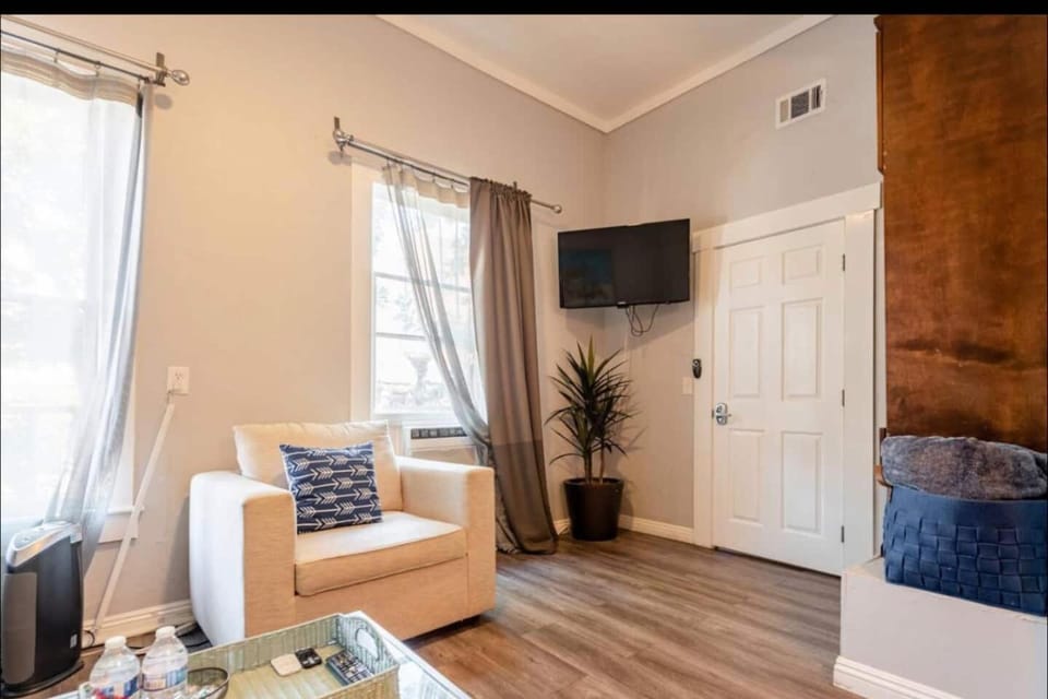 Free Parking Cozy 1BR in Gaslamp Conv Center Hotel in Gaslamp Quarter