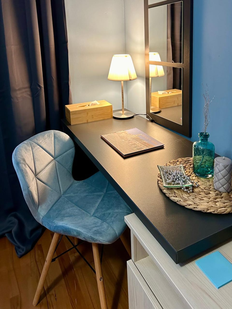 Bed, Decorative detail, Seating area, Bedroom, hair dresser
