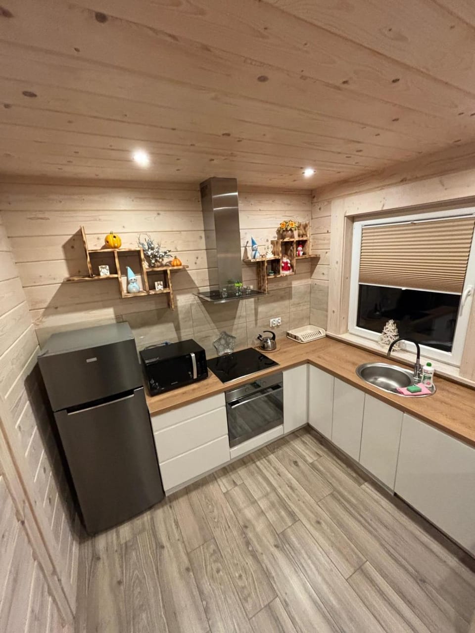 Kitchen or kitchenette, oven, pet friendly, stove