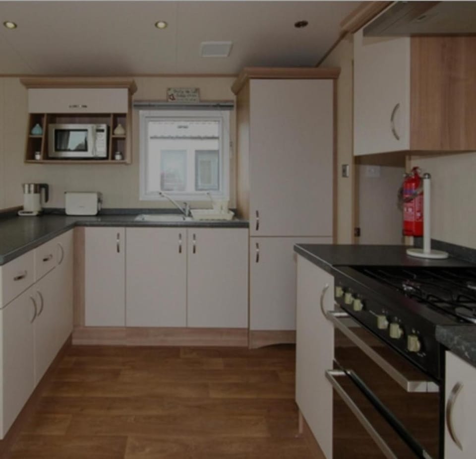 Cosy caravans Meadow view House in Chapel Saint Leonards