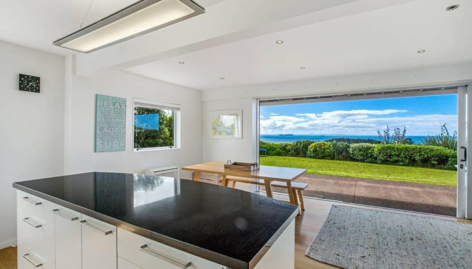 Palm Ridge - near Onetangi & Palm Beach Villa in Auckland Region
