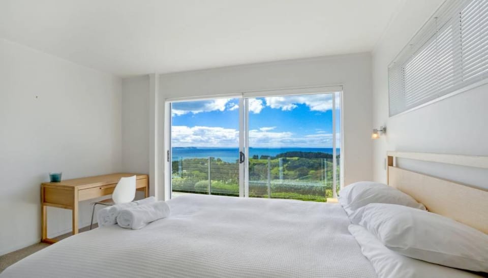 Palm Ridge - near Onetangi & Palm Beach Villa in Auckland Region