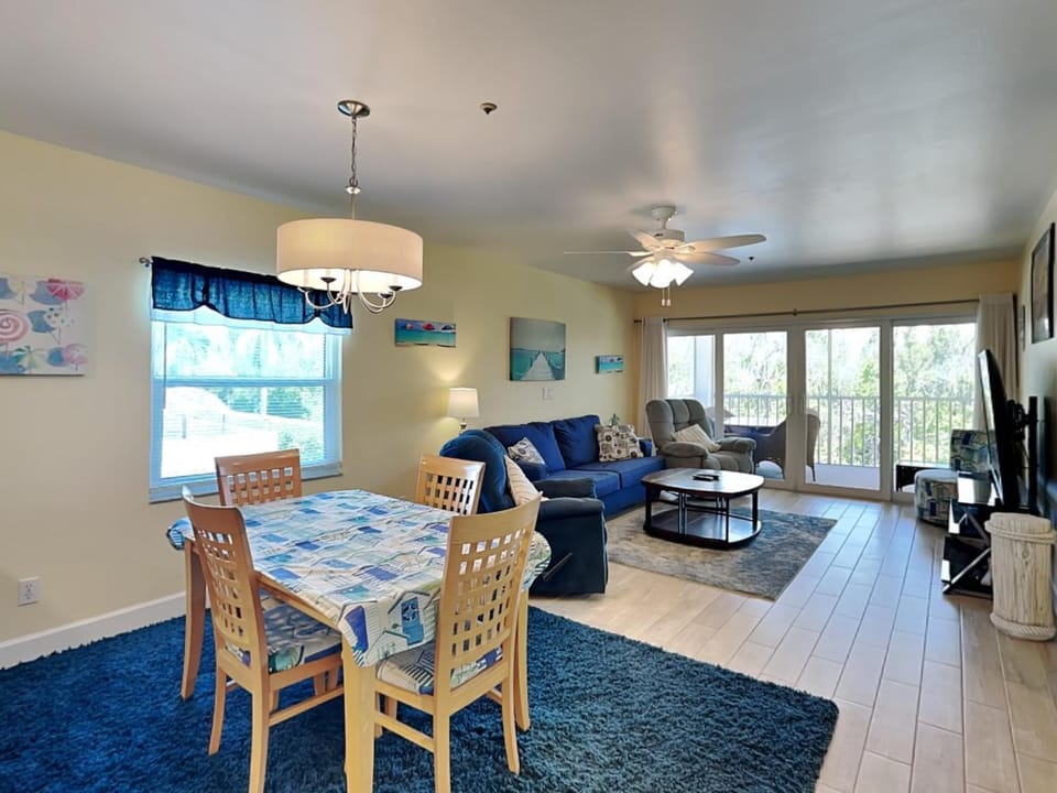 TV and multimedia, Balcony/Terrace, Living room, Seating area, Dining area, furniture