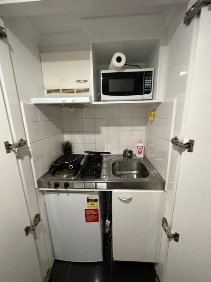 KozyGuru | Haymarket Syd Cozy Studio Apartment in Surry Hills