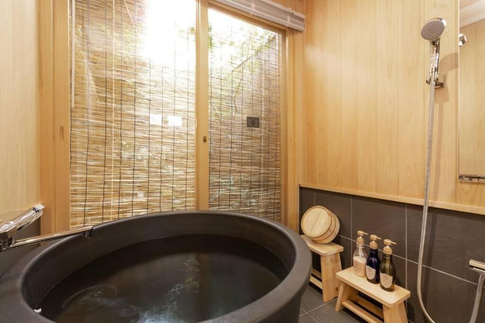 Shower, Hot Tub, Bathroom, Bath