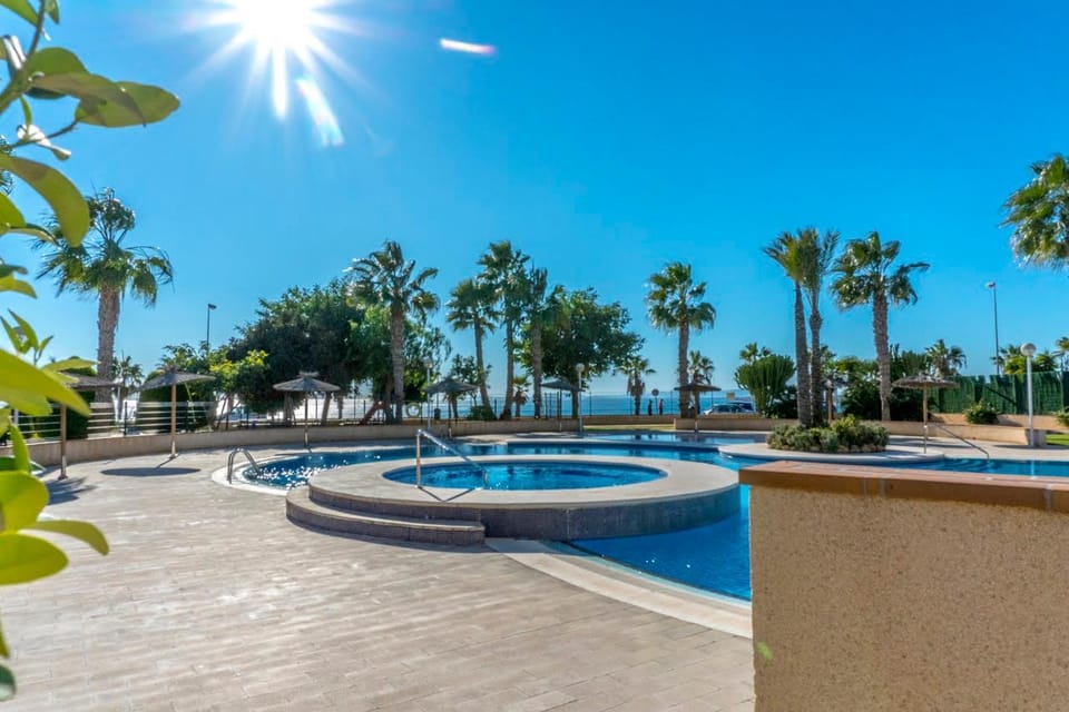 CB Living - Beachfront apartment in Aguamarina House in Vega Baja del Segura