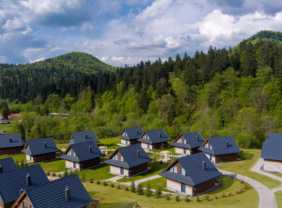 Property building, Spring, Day, Natural landscape, Bird's eye view, View (from property/room), View (from property/room), Seating area, Mountain view