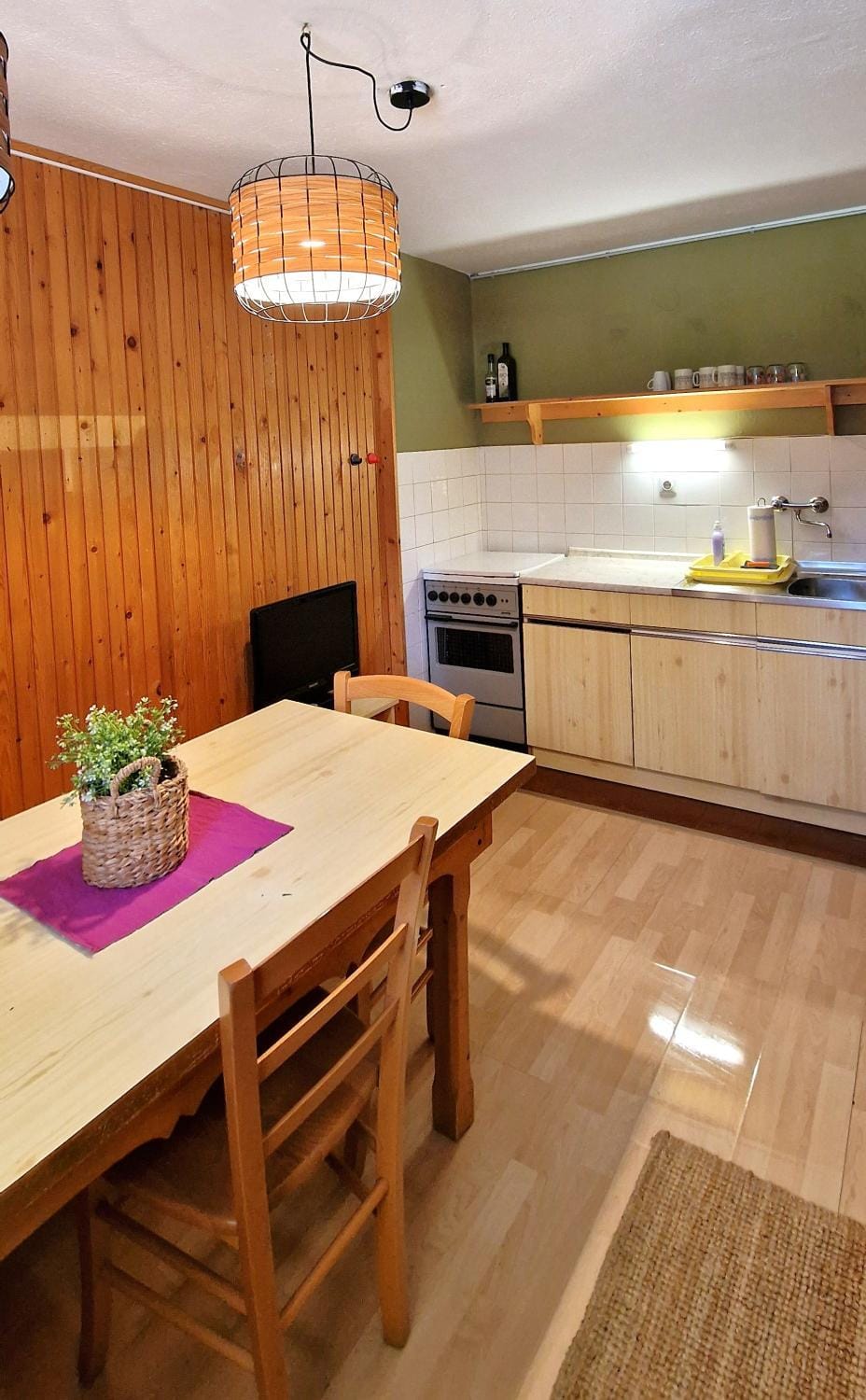 Kitchen or kitchenette, Dining area, pet friendly, stove