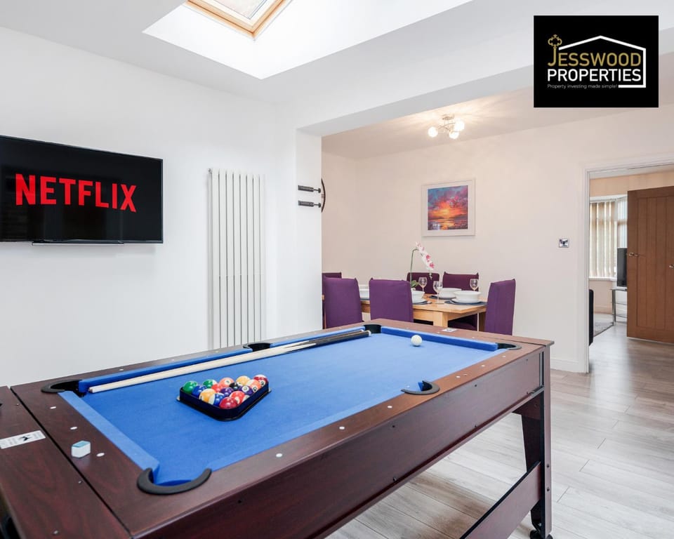Communal lounge/ TV room, Billiard, Game Room, TV and multimedia, Evening entertainment