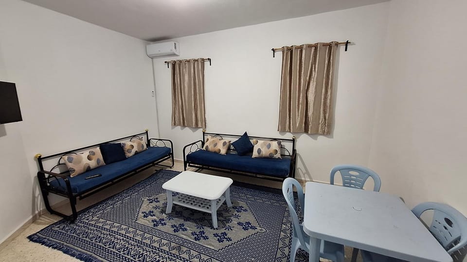 Seating area, Dining area, air conditioner
