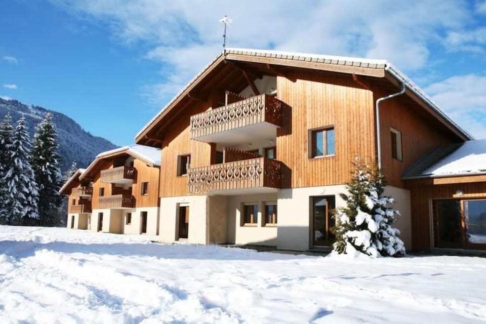 Property building, Natural landscape, Winter