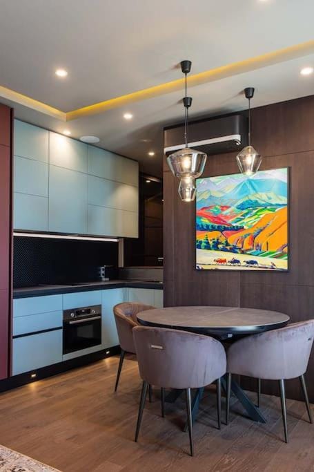Kitchen or kitchenette, Dining area, minibar, pet friendly, stove