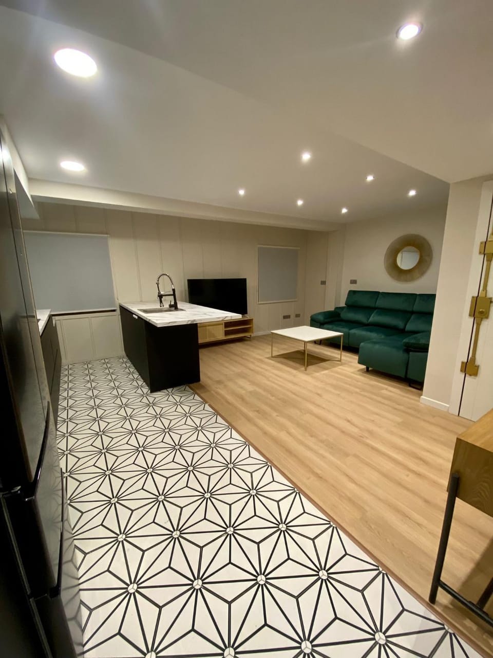 TV and multimedia, Kitchen or kitchenette, Living room