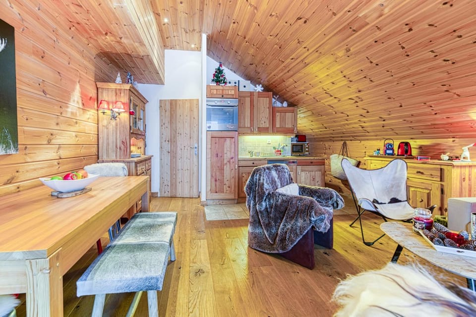 Kitchen or kitchenette, Living room, Dining area