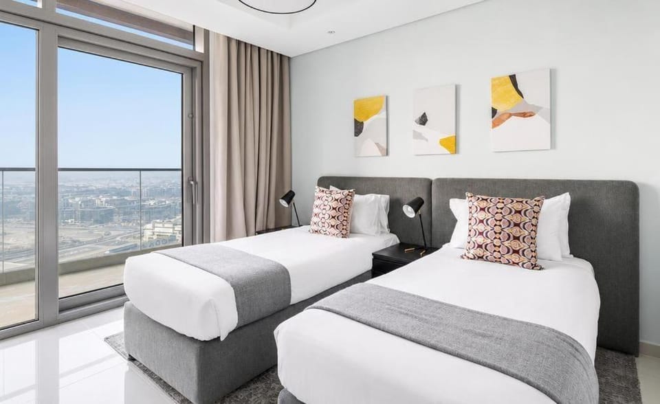 ALiving Luxury and Cozy 2BR with Infinity Pool I Near Dubai Mall & Burj Khalifa I Paramount Hotel Midtown Apartment in Dubai
