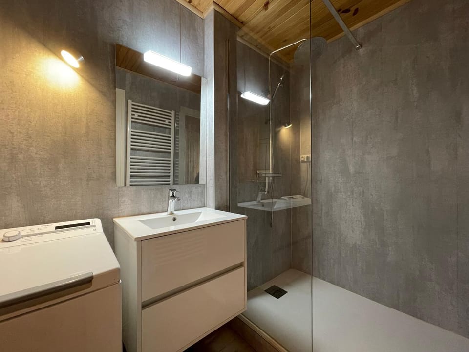 Shower, Bathroom, washing machine