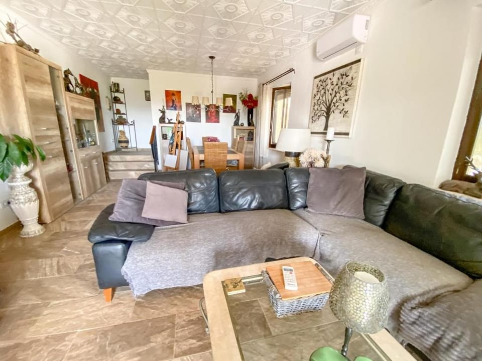 Kitchen or kitchenette, Living room, Seating area, Dining area, air conditioner