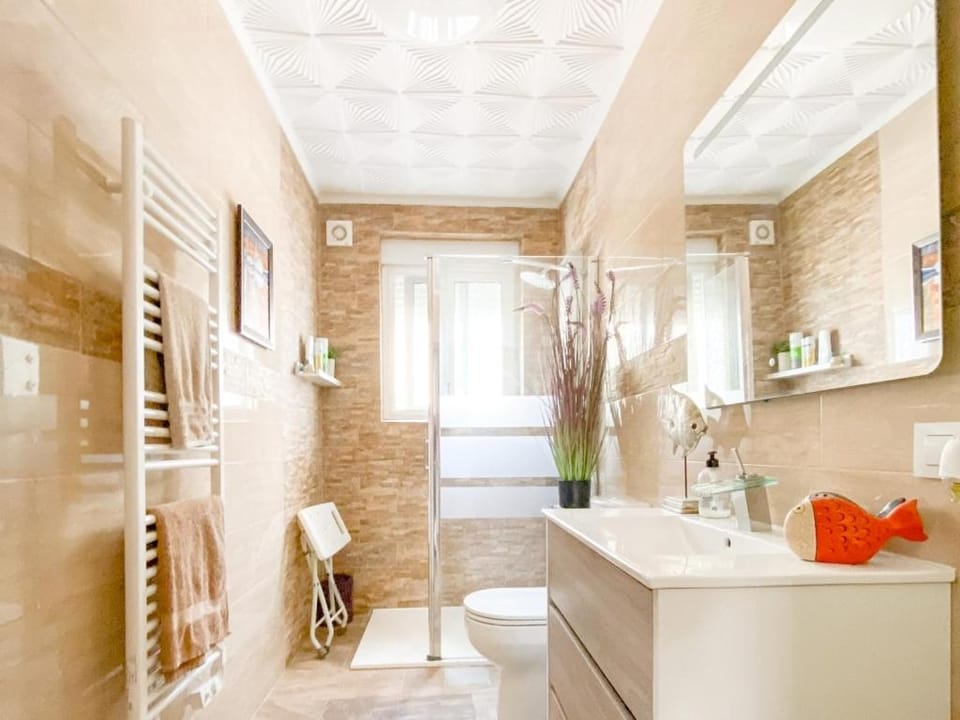 Shower, Bathroom, towels