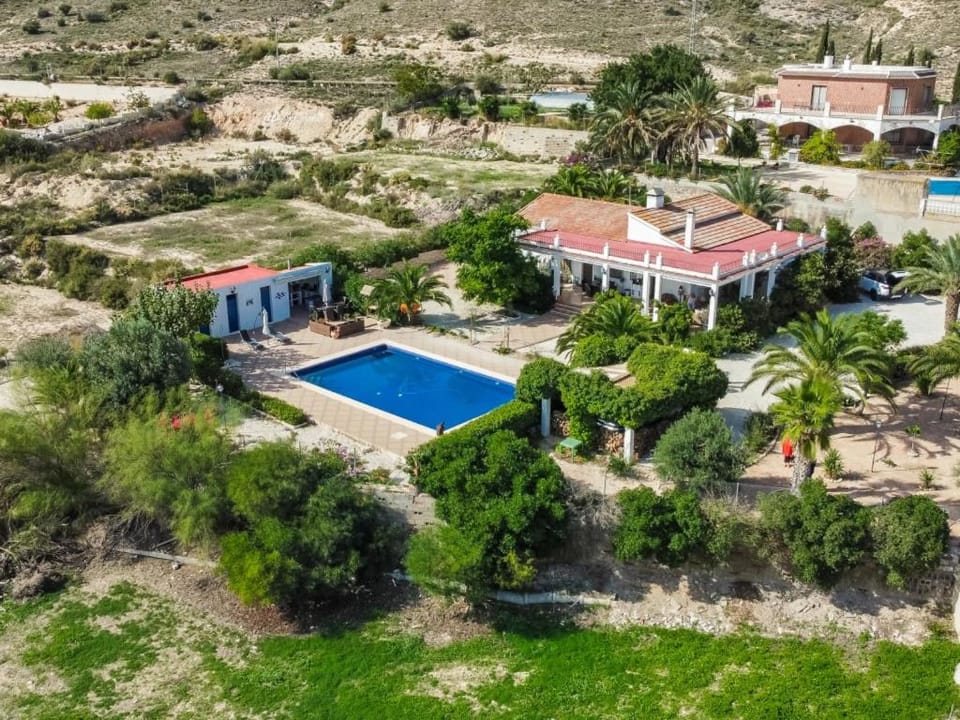 Property building, Nearby landmark, Day, Natural landscape, Bird's eye view, Garden, Garden view, Pool view, Swimming pool, sunbed