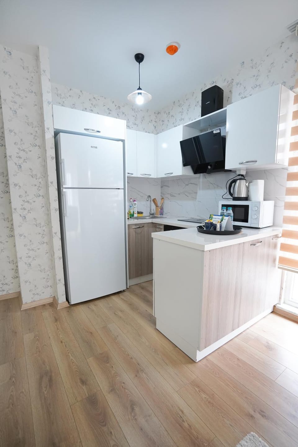 TV and multimedia, Kitchen or kitchenette, oven, stove