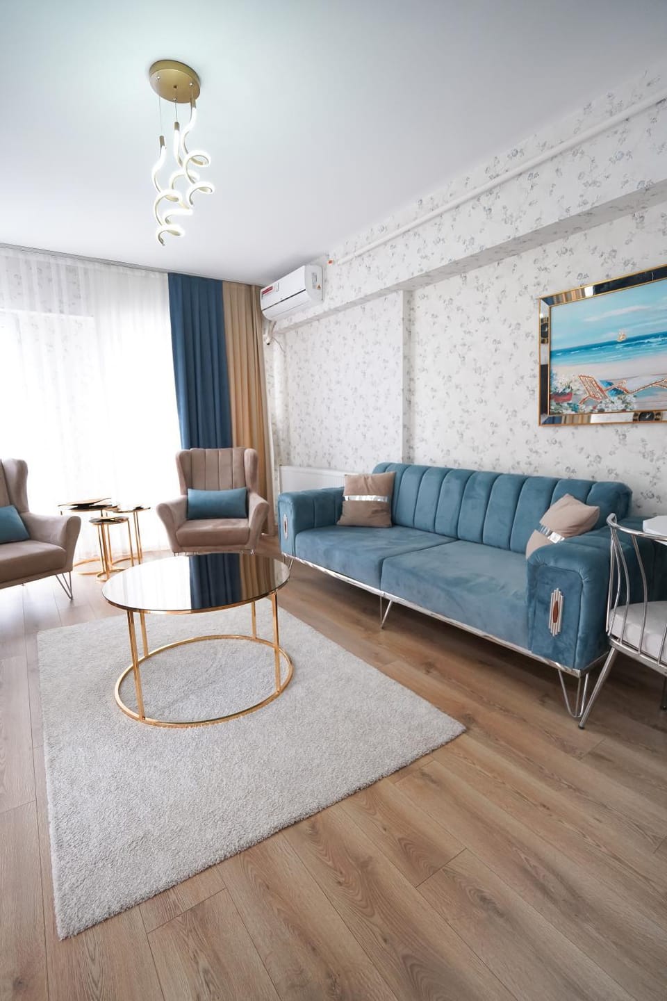 Bed, Living room, Photo of the whole room, Seating area, Bedroom