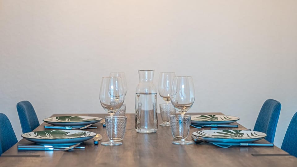 Food and drinks, Dining area, Drinks