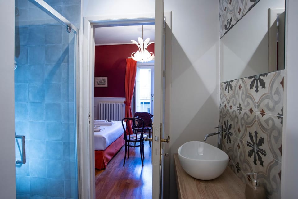 Toilet, Bathroom, towels