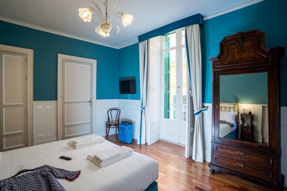 Bed, Photo of the whole room