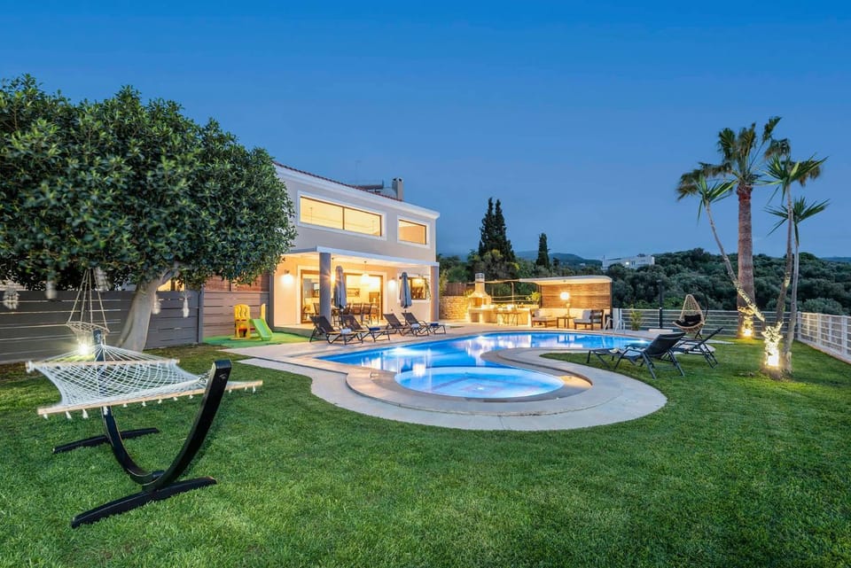 Property building, Garden, Garden, Swimming pool