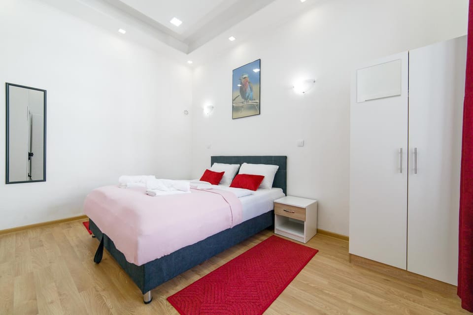 Bed, Bedroom, towels, wardrobe