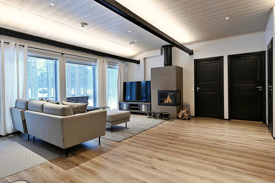 TV and multimedia, Living room, Photo of the whole room, Seating area, flat iron