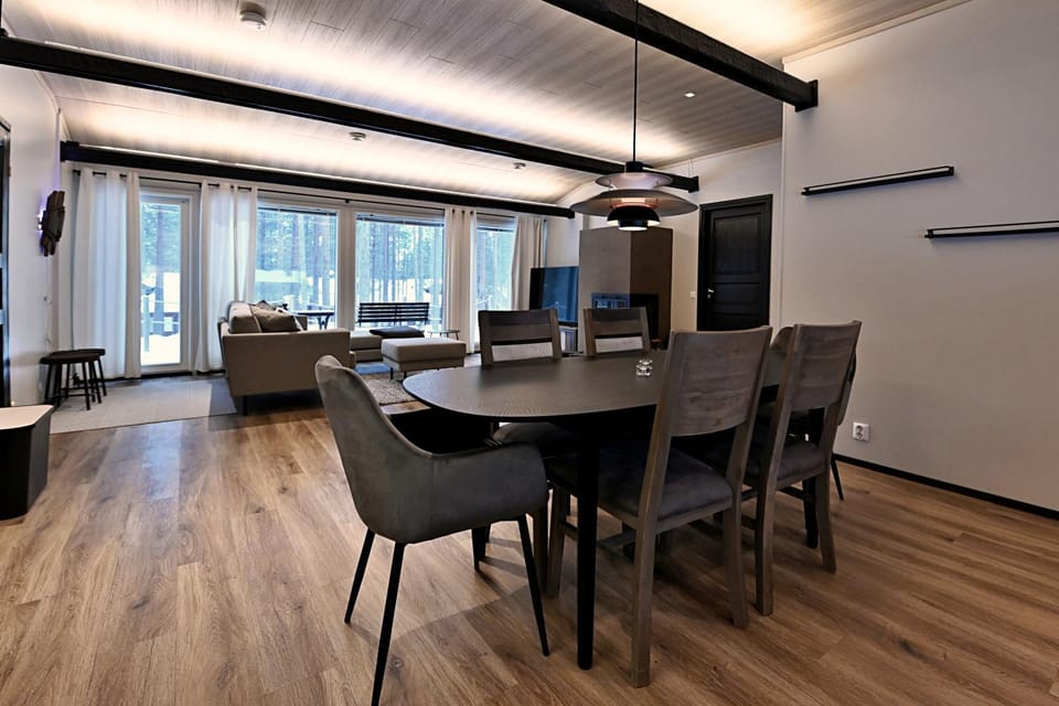 TV and multimedia, Kitchen or kitchenette, Living room, Seating area, Dining area