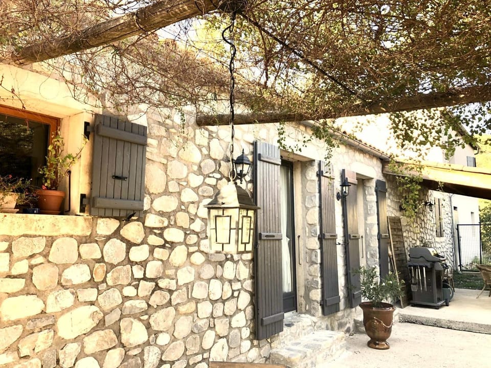 GITE DE L'ASPE 135m2, 6p, 3ch avec piscine privative, jardin ombragé clos House in Provence-Alpes-Côte d'Azur