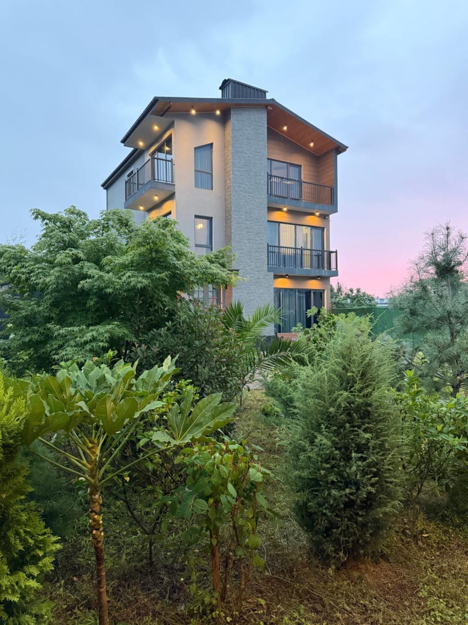 Property building, Spring, Natural landscape, Garden, Garden view