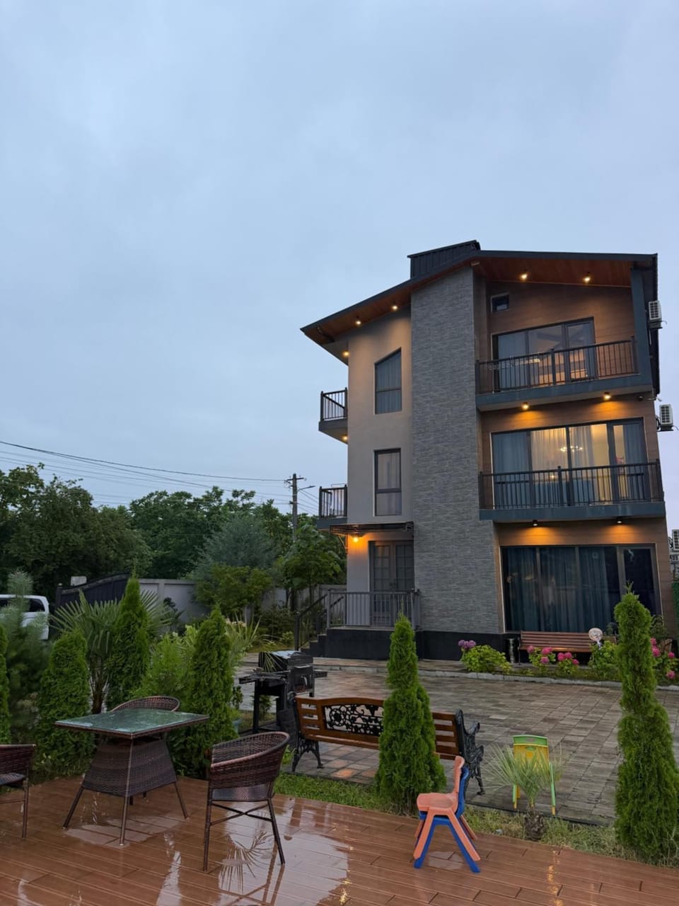 Property building, Communal lounge/ TV room, Garden view, Pool view, Swimming pool